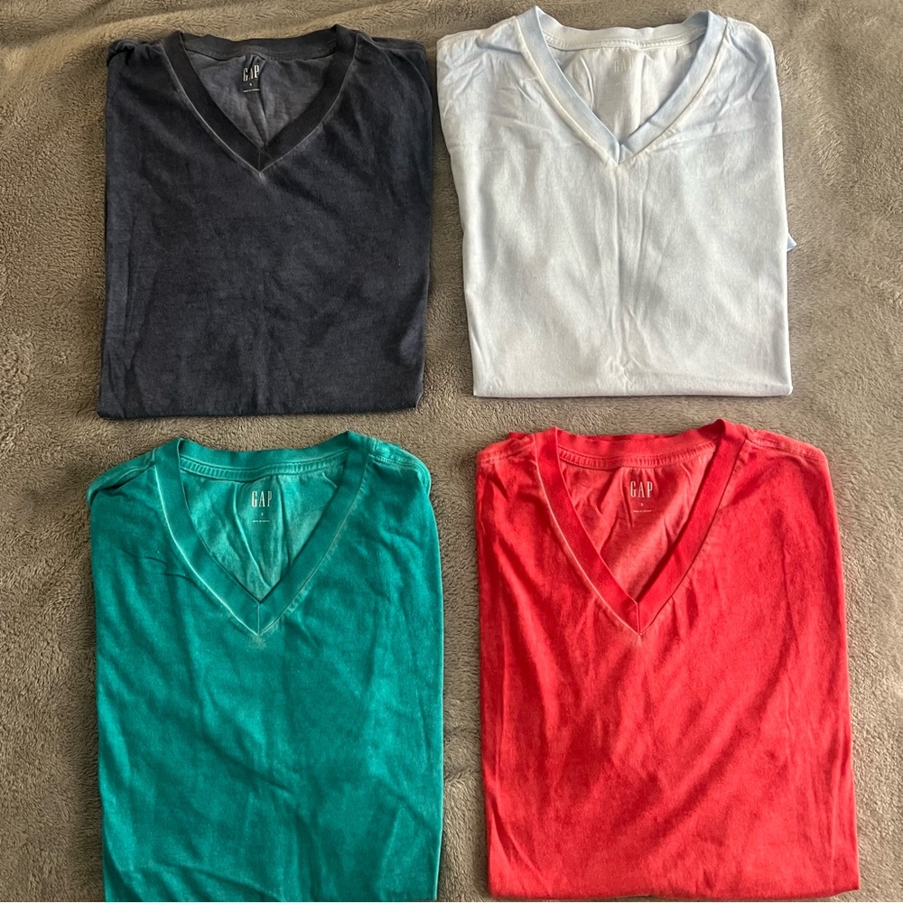Men’s GAP V-Neck T-Shirt Collection in Navy, Lt Blue, Teal, and Coral small
